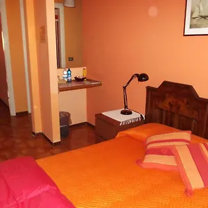  Bed & Breakfast Orange House